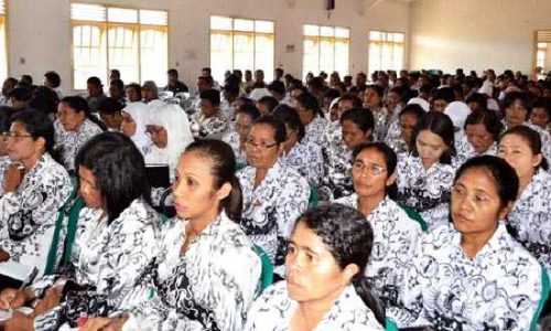 Beberapa guru di Flotim pada suatu pertemuan