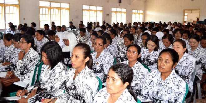 Beberapa guru di Flotim pada suatu pertemuan