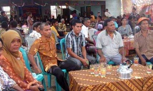 Suasana Diskusi Kampung Kelompok Tani Lewerang di Desa Tuwagoetobi, Kecamatan Witihama, Adonara, Kabupaten Flores Timur (foto Maksi Masan)