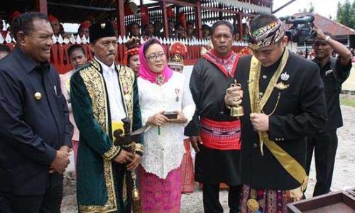 I Gst Ngrh Arya Vedakarna, (kanan) dalam sebuah acara (sumber: ist)