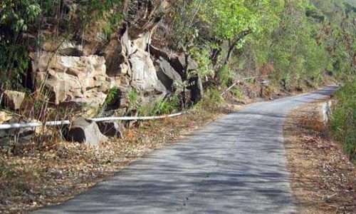 Raymundus KeyJalan menuju desa Jontona