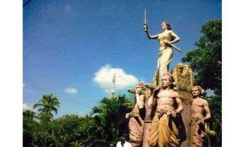 Monumen Sagung Ayu Wah atau yang lebih dikenal dengan Sagung Wah yang gugur saat melakukan perang puputan melawan Belanda di Puri Denpasar tahun 1906