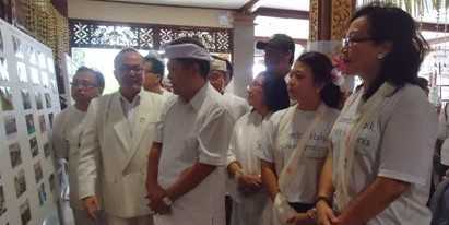 Walikota Denpasar, di damping Merta Ada disela-sela kegiatan Bali Usada Festival 2013 (foto: ist)