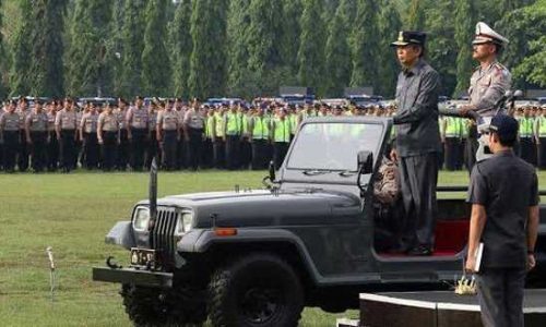 gubernur bali saat gelar pasukan operasi lilin agung