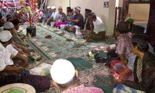 Arjaya saat pertemuan dengan masyarakat Sumenep (foto:kresia)