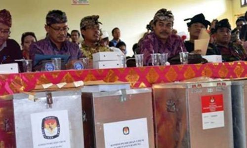 Proses pleno perhitungan suara Pilgub Bali 2013 lalu (foto: yantikresia)