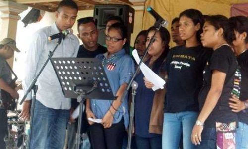 Vokal Group Mahasiswa Lembata saat meriahkan acar natal bersama PERMATA-Bali (foto: siramatarau)