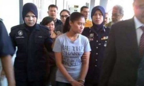 Wilfrida Soik saat digiring ke persidangan (ist)