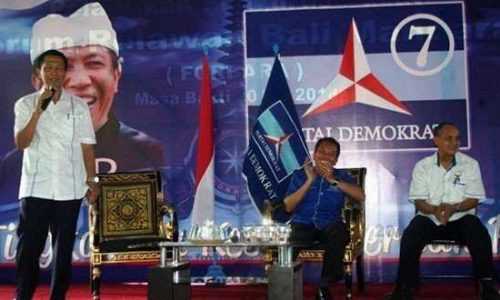 Made Mangku Pastika saat memberikan pembekalan kepada Caleg Demokrat Bali di Sekar Tunjung Center (foto: kresia)