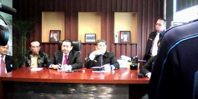 Otto Hasibuan, Ketua DPN PERADI saat memberikan konferensi Pers kepada wartawan di Sekretarian Peradi Jakarta Barat (ist)