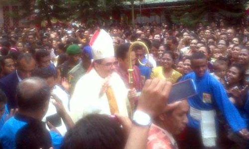 Ribuan umat Khatolik Keuskupan Atambua, mengikuti perayaan misa ekaristi, dipimpin Duta Vatikan Mgr. Antonio Guido Filipazzi (ist)