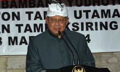 SBY mengenakan Udeng (ist)