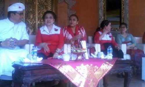 Megawati Soekarnoputri saat berada kampanye di Badung – Bali belum lama ini (foto: sandrowangak)