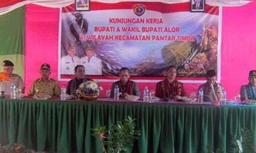 Amon DJobo saat berkunjung ke Kecamatan Pantar Timur (foto: humaskabalor)
