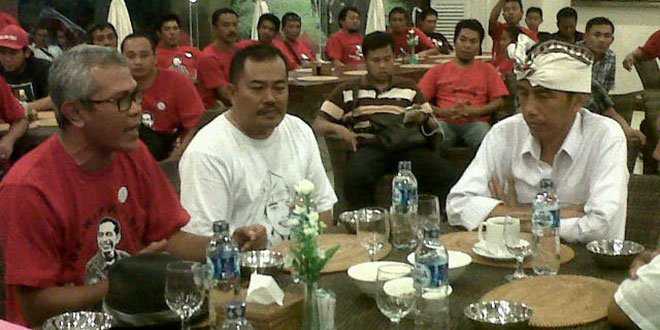 Jokowi saat bersama semeton Jokowi di Bali (foto: kresia)