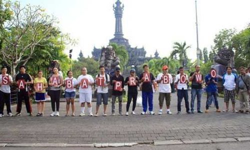 Aksi simpatik Sahabat Prabowo di Monumen Perjuangan Rakyat Bali (foto: adit)