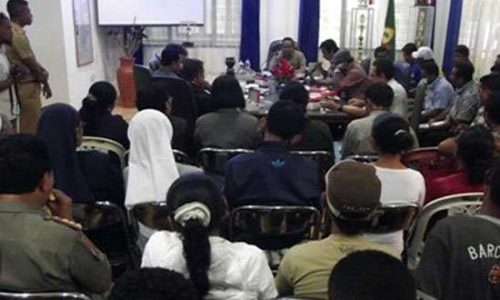 G- Prok lakukan tatap muka dengan pejabat Belu terkait mangan Ai Tameak, Senin (9 Juni 2014) di ruang Bupati Belu (foto: felixali)