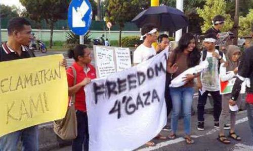 Aksi Protes terhadap Agresi Militer Israel di Denpasar (foto: ambros)