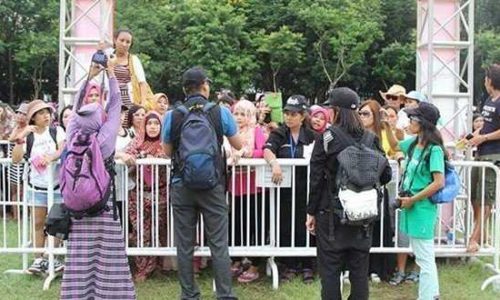 Buruh Migran di Hongkong Saat melakukan aksi Demonstrasi (foto: Yolvis Sahardi)