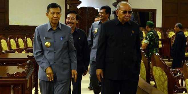 Ketua DPRD Bali, Oka Ratmadi bersama Gubernur Bali, Made Mangku Pastika (foto: humaspemprovbali)