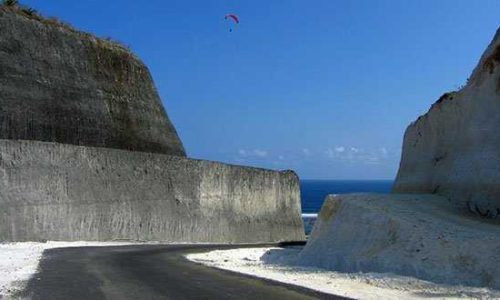 Pantai Pandawa, salah satu obyek wisata yang menjadi destinasi baru para wisatawan (ist)