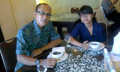 Suparta Made bersama Komang Julinadi, salah seorang Pasar Agung, sebgai pasar Tradisional Percontohan Nasional (ist)