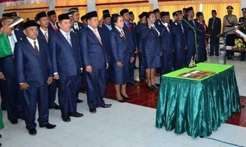 Pengambilan sumpah anggota DPRD Kabupaten Alor Periode 2014-2019 (foto: kamaleng)