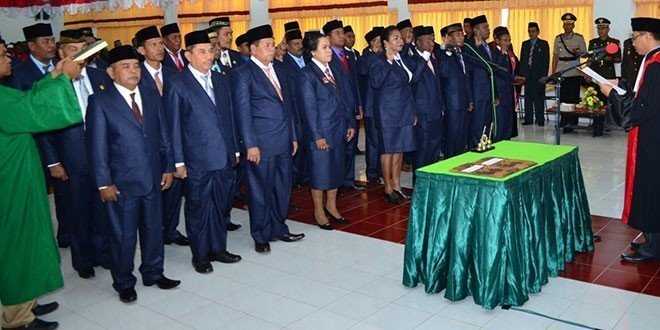 Pengambilan sumpah anggota DPRD Kabupaten Alor Periode 2014-2019 (foto: kamaleng)