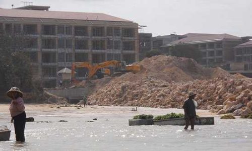 Petani rumput laut di Kuta Selatan (foto: kresia)