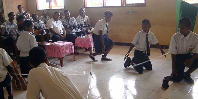 Kegiatan siswa saat hari PGRI di Riangpuho (foto: masankian)