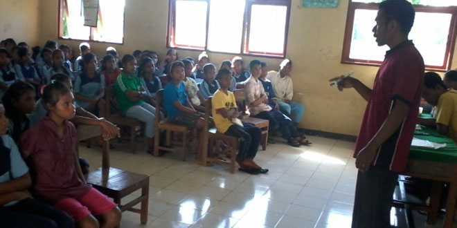 Kegiatan sosialisasi dampak negatif bolos dan kebiasaan berbahasa daerah di SATAP Riangpuho (foto: masankian)