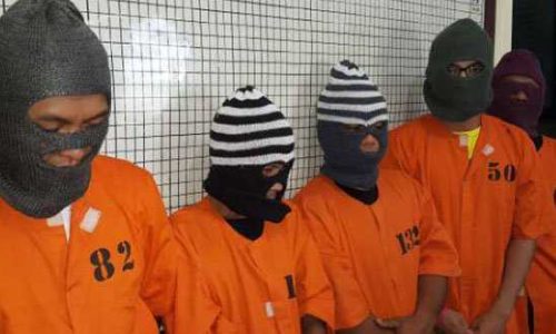 Para tersangka pesta narkoba usai diciduk Polrestabes Denpasar (foto: kresia)