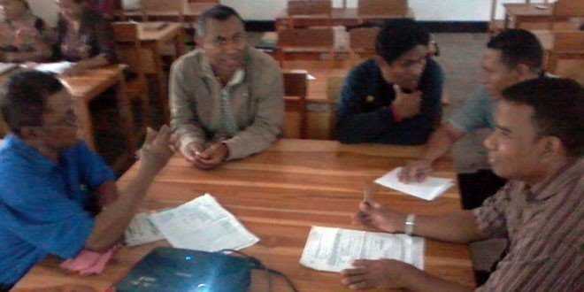 Tim formatur sementara mengodok pengurus AGUPENA Flores Timur periode 2015- 2018. (ist)