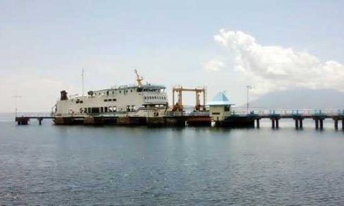 Pelabuhan Feri Deri Di Adonara (maksimasankian)