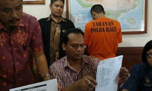 Tersangka Penipuan saat ditangkap (foto: kresia)