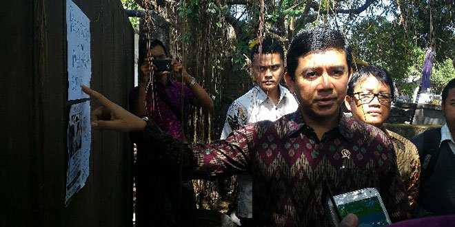 Yuddy Chrisnandi memberikan keterangan kepada wartawan (foto : kresia)