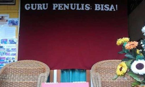 Foto: Latar dan Tempat Diskusi AGUPENA Flotim (foto: amber kabelen)