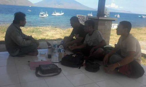 Guru yang tergabung dalam AGUPENA FLOTIM sedang berdiskusi tentang dunia menulis (ist)