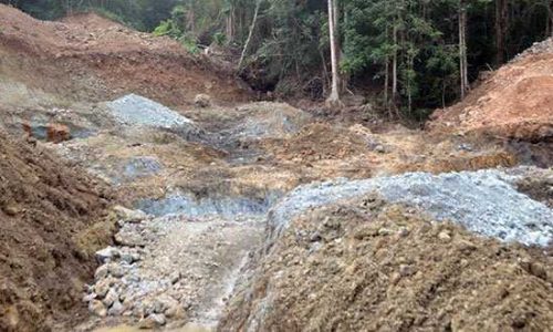 Zona pertambangan di Zanana Desa Wakapsir, ALor (foto: kamaleng)