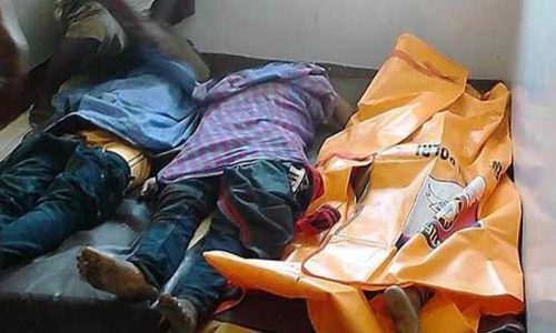 Korban kecelakaan mobil dum truck di Adonara, saat berada di Puskesmas Waiwerang, Adonara Timur, Kabupaten Flores Timur (foto: ophin bahy)