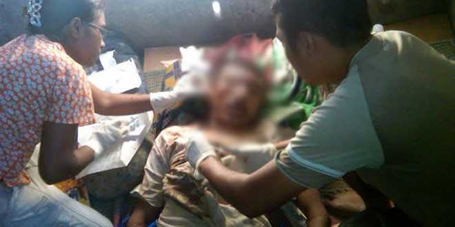 Jenasah Almarhum Linus Notan saat dimandikan dan dibersihkan oleh Veronika Langobelen, 3 September 2014 (ist)