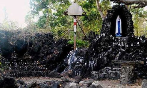 Gua Maria Longot (foto: berelanan)