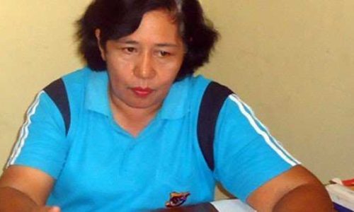 Kasatlantas Polres Flotim, AKP. Apriyansa Sinatra didampangi Kasubag Humas Flotim, Iptu. Erna Romakia saat memberikan keterangan kepada wartawan. (foto: balakeban)