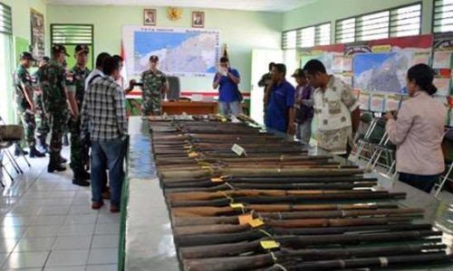 Senjata yang disita Satgas Pamtas RI-RDTL (foto: dokumen.penrem/ws)
