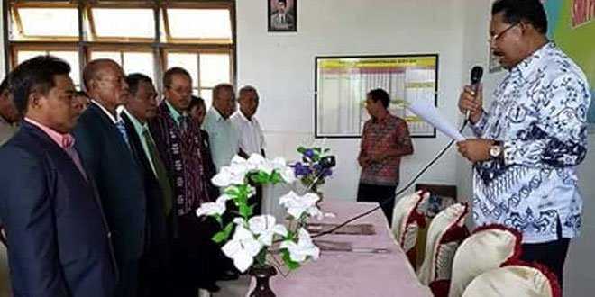 Foto : Tiga kepala sekolah dibawah yayasan PGRI dilantik (foto: maksimasan)