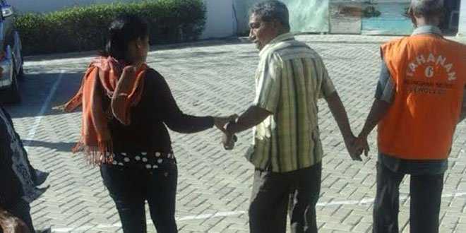 Foto : Salah satu terdakwa saat digiring menuju mobil tahanan (foto: f.siga)