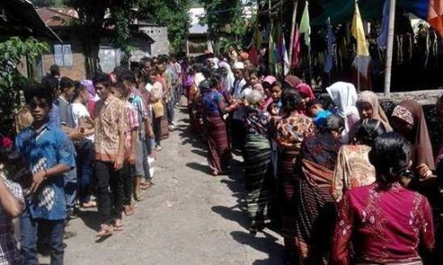 Foto: Salam damai umat Katolik dan Islam saat jari raya idul fitri 2016 (foto: masankian)
