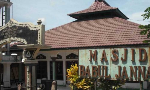 Foto : Masjid di Lewotolok Ile Ape (foto: sandro)