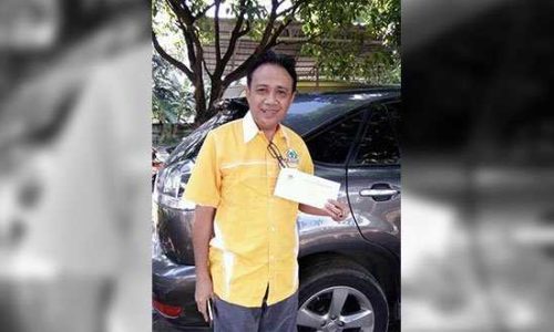Yance Sunur sesaat usai menerima SK Partai Golkar (Ist)