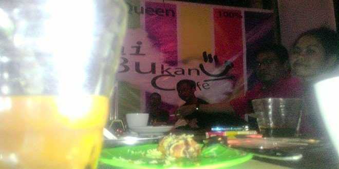 Ini Bukan Cafe, Kreativitas Peminum Jalanan